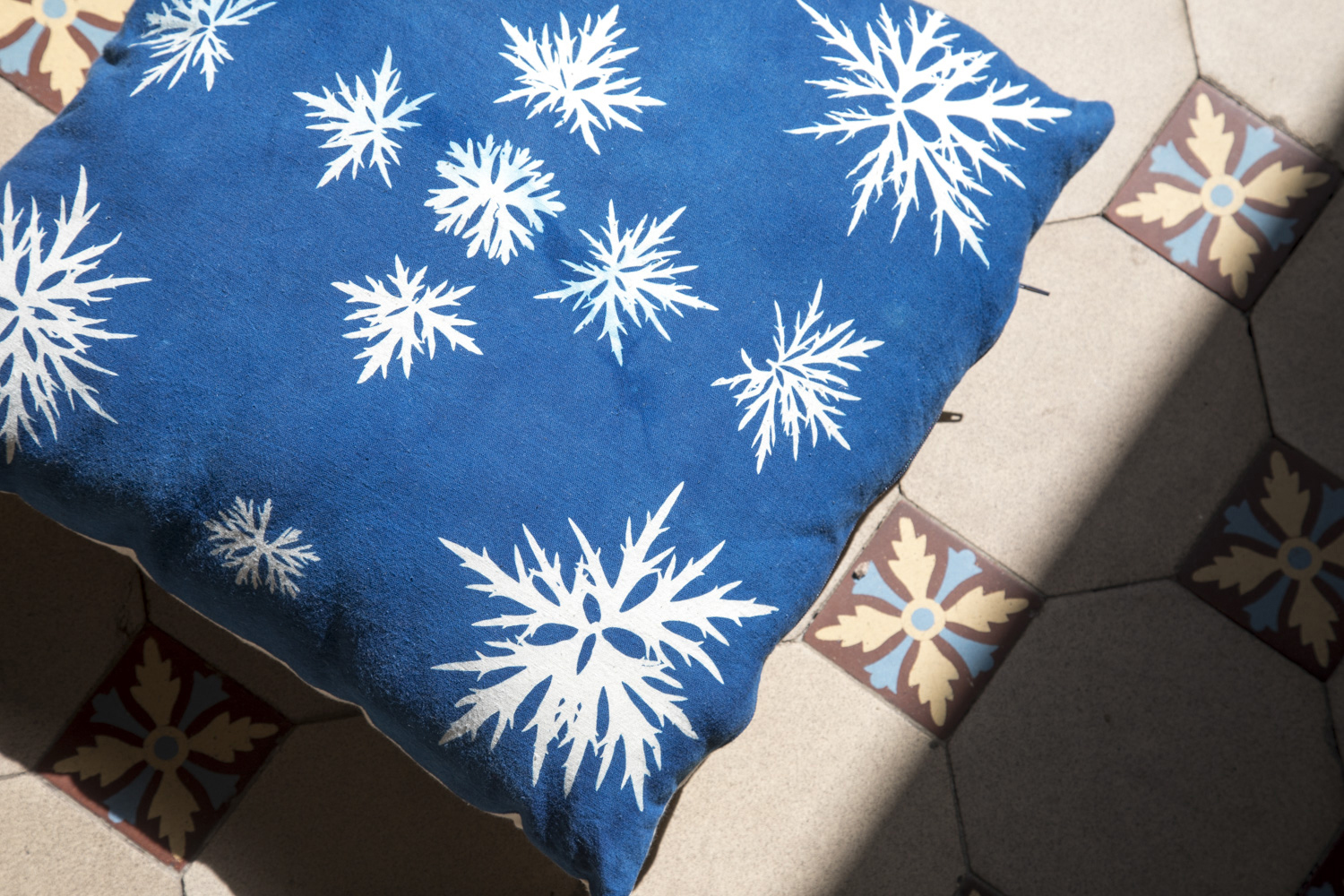 Coussin Collection ROSACE Bouton d'or 1 – Image 2
