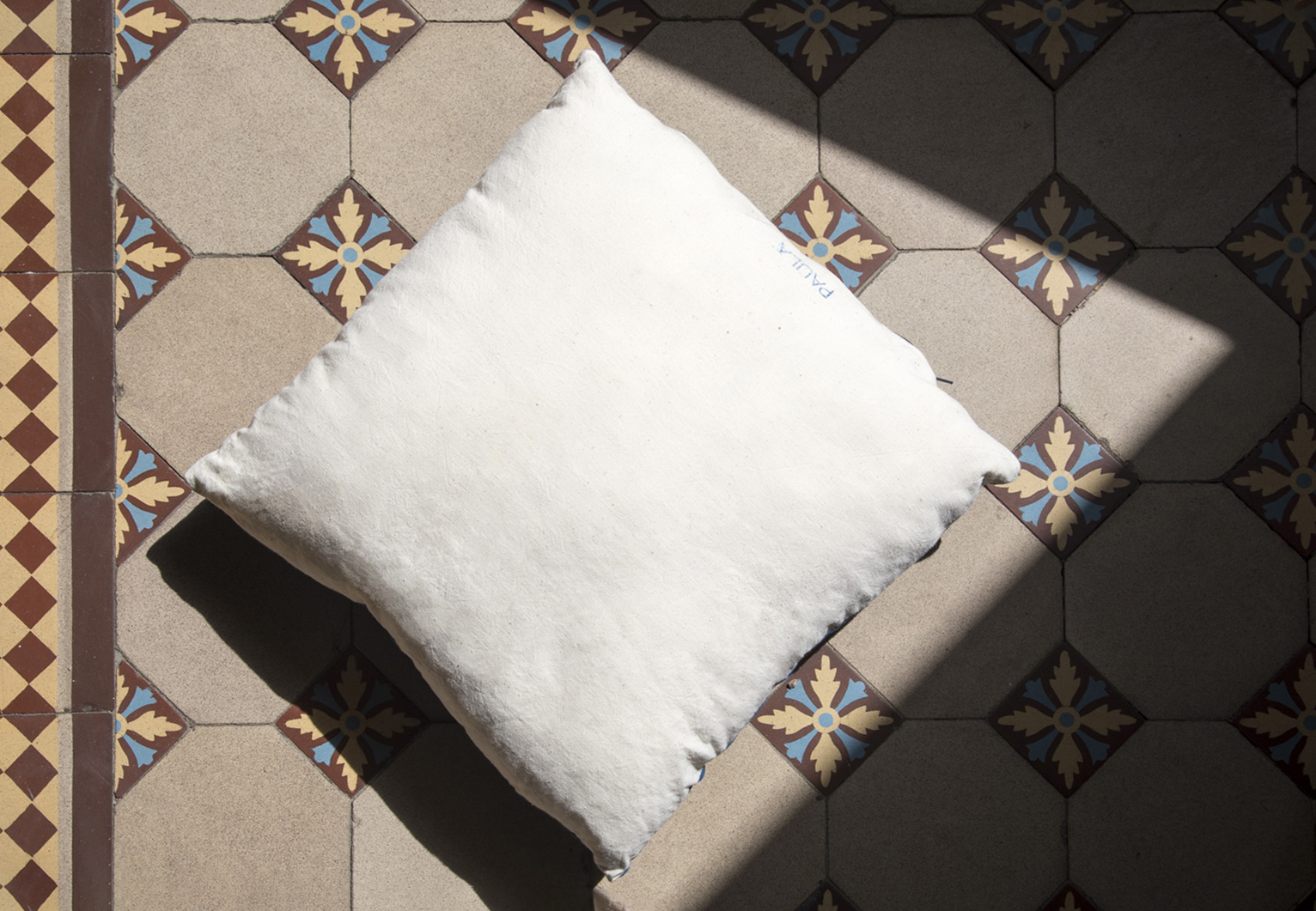 Coussin Collection ROSACE Bouton d'or 1 – Image 3